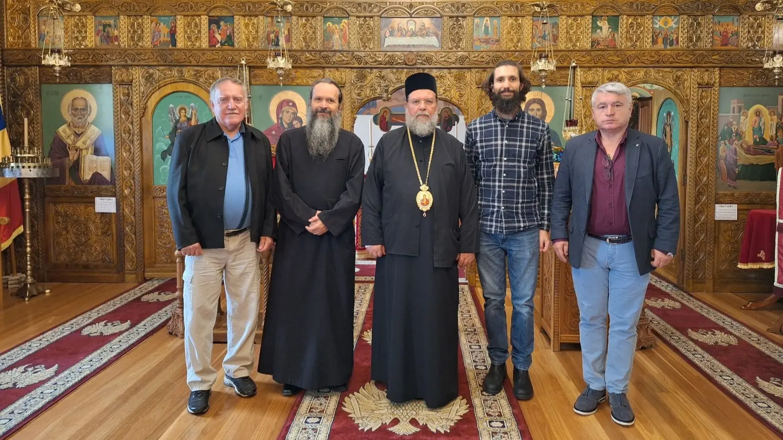 Episcopul Mihail, Parintele Valeriu Botezatu si membrii parohiei